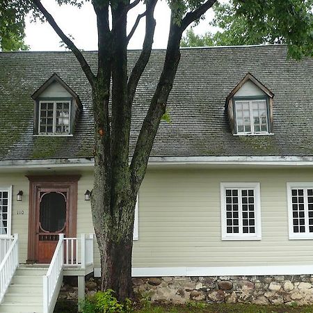 La Maison Ancestrale Guerard Saint-Laurent-de-l'ile d'Orleans Luaran gambar