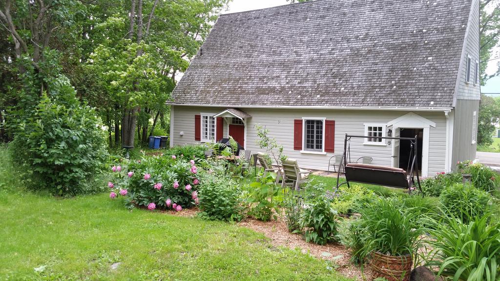 La Maison Ancestrale Guerard Saint-Laurent-de-l'ile d'Orleans Luaran gambar
