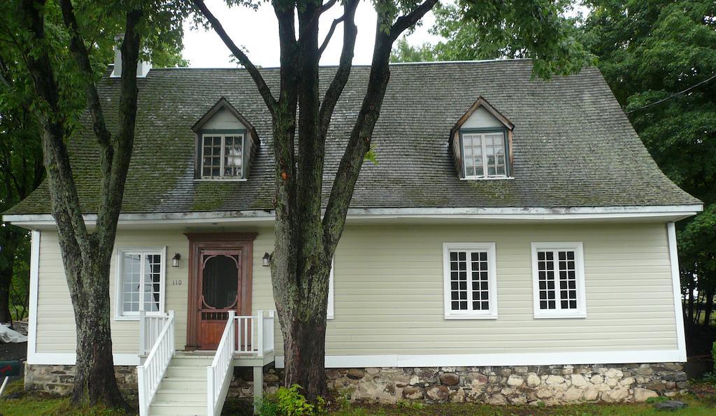 La Maison Ancestrale Guerard Saint-Laurent-de-l'ile d'Orleans Luaran gambar