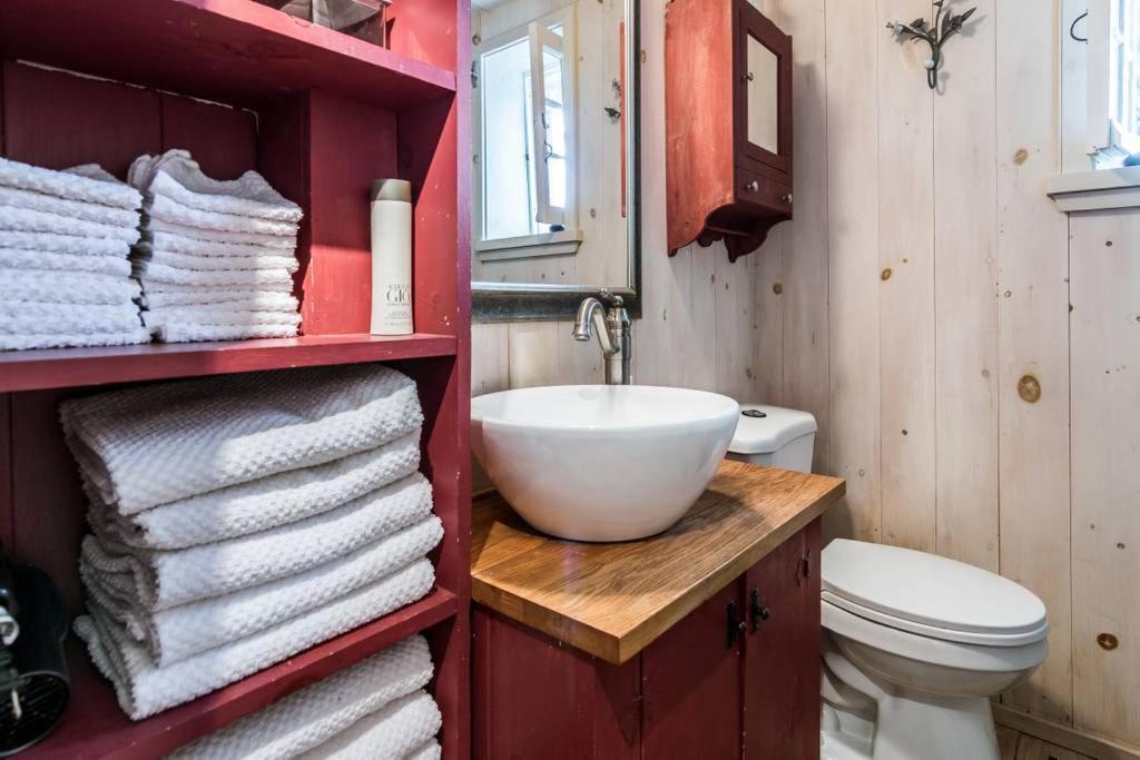 La Maison Ancestrale Guerard Saint-Laurent-de-l'ile d'Orleans Luaran gambar