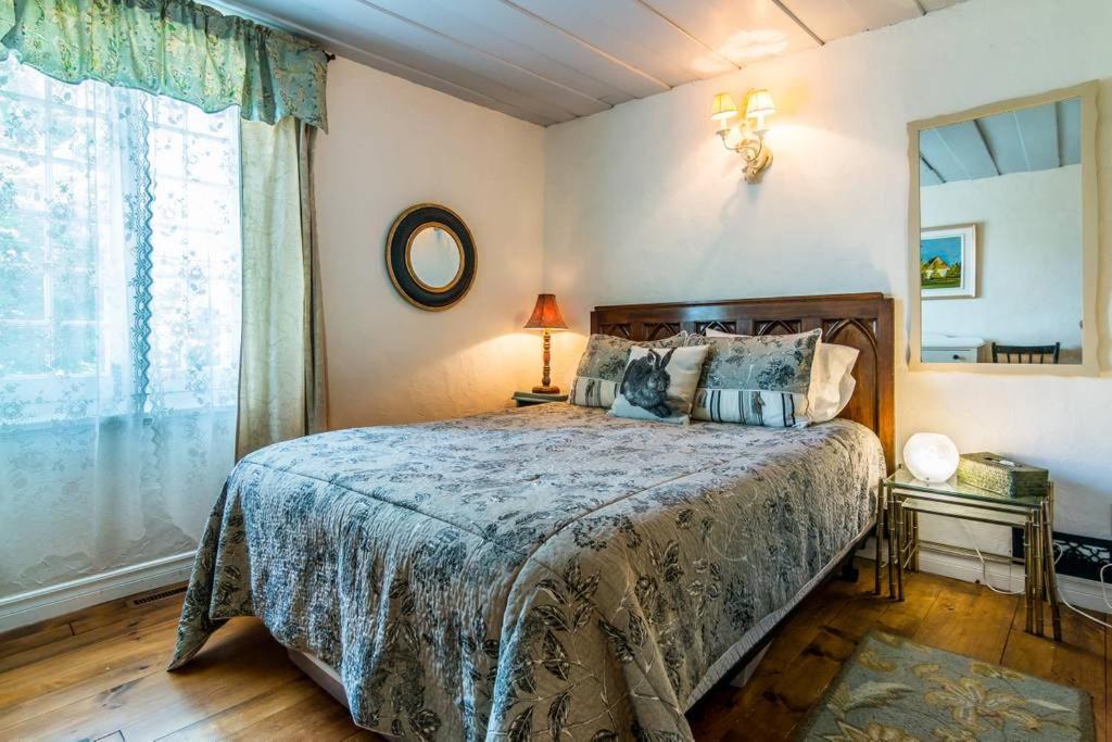 La Maison Ancestrale Guerard Saint-Laurent-de-l'ile d'Orleans Luaran gambar