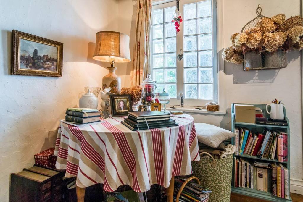 La Maison Ancestrale Guerard Saint-Laurent-de-l'ile d'Orleans Luaran gambar